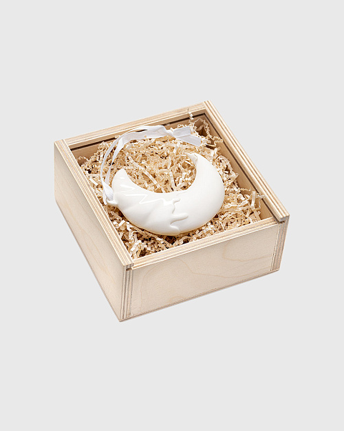 Елочная игрушка из фарфора "Месяц"